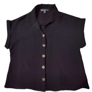 Love Delirious Blouse with a V-neck and front buttons